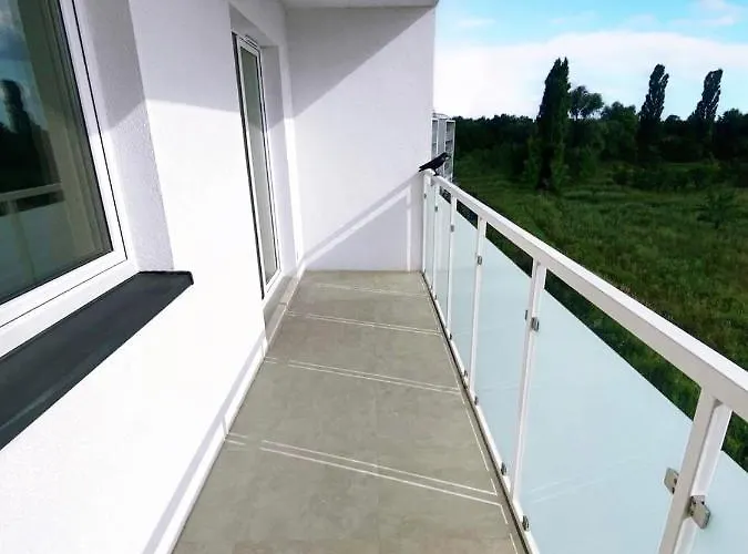 Elegant 1-bedroom Flat With Balcony Near *