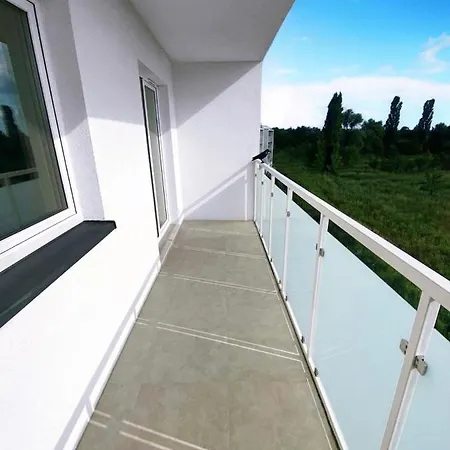 Elegant 1-bedroom Flat With Balcony Near *