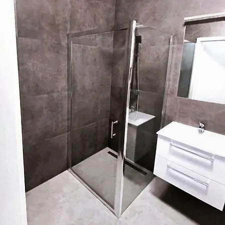 Elegant 1-bedroom Flat With Balcony Near * Вроцлав